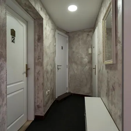 Botanica Free Parking Apartment
